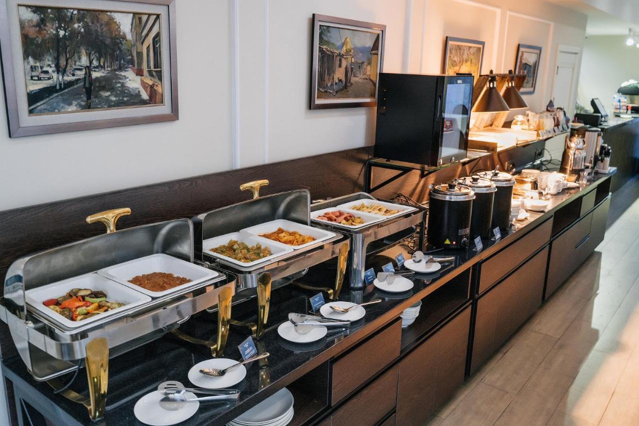Ambassador Hotel Biškek Exteriér fotografie