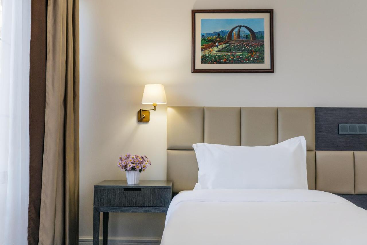 Ambassador Hotel Biškek Exteriér fotografie