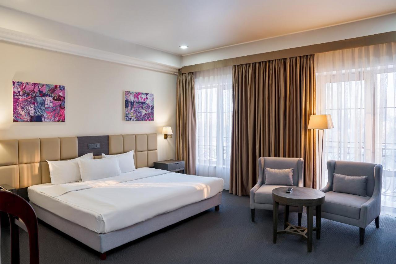 Ambassador Hotel Biškek Exteriér fotografie